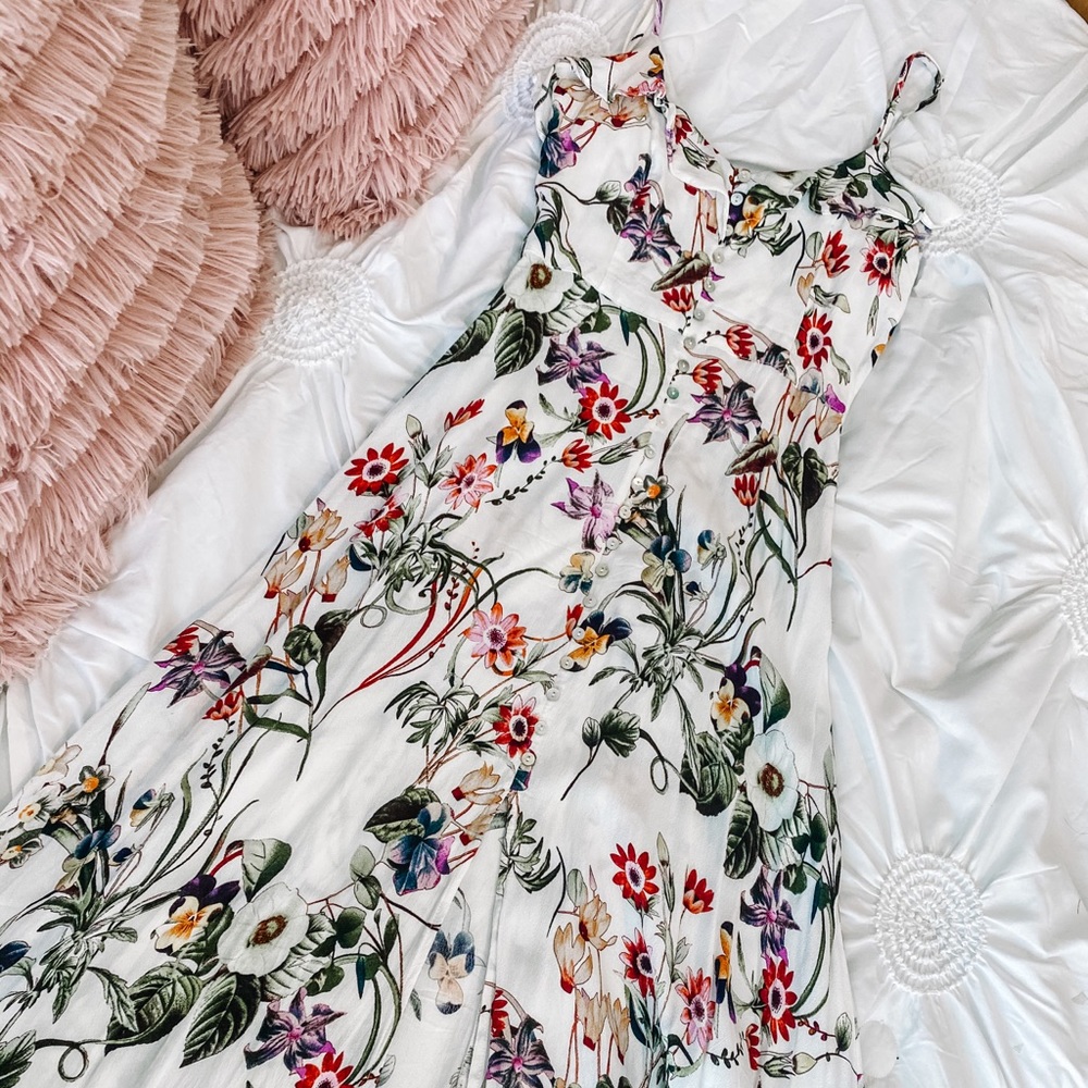Vestique White Floral Maxi Size Small